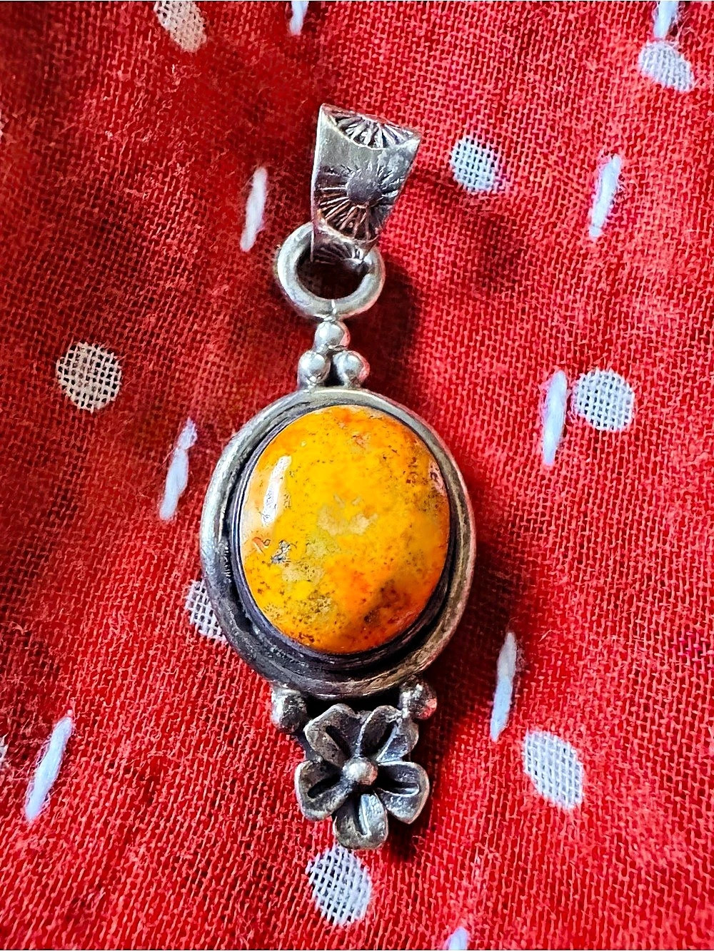 925 Sterling Silver Native Orange Spiny oyster Floral Pendant